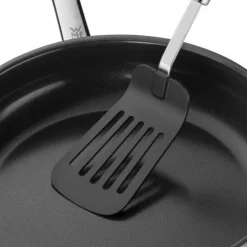 Koch-Set: WMF Aparto Topf-Set, 5-teilig, Devil Bratpfannen-Set, 2-teilig und Profi Plus Pfannenwender, 32cm